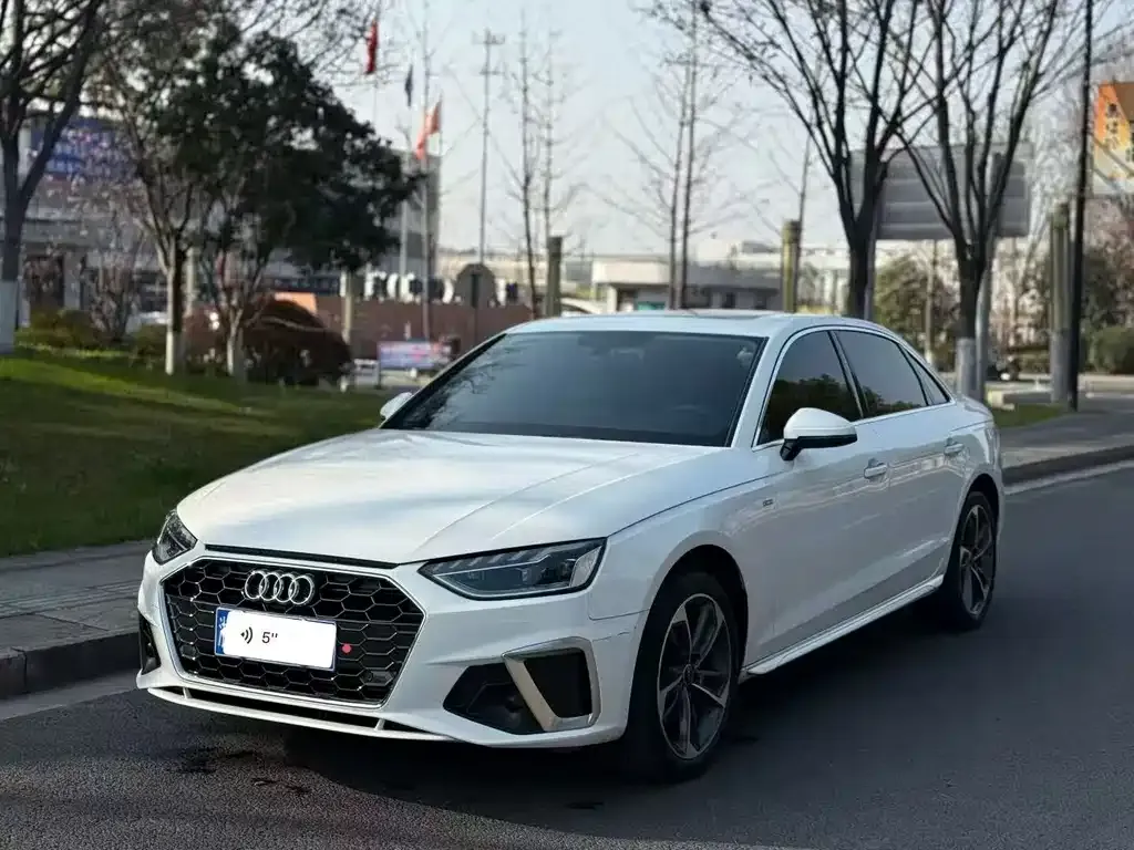Audi A4L 2022 из CN, фото 1