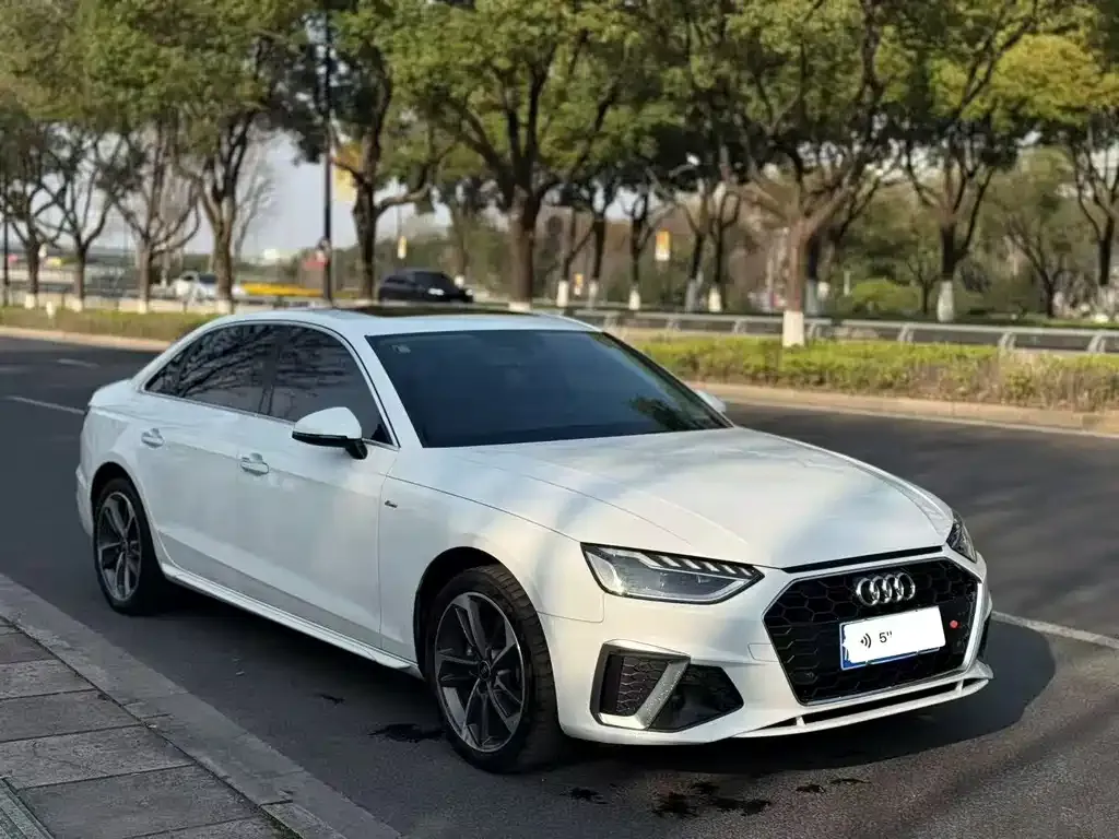 Audi A4L 2022 из CN, фото 2
