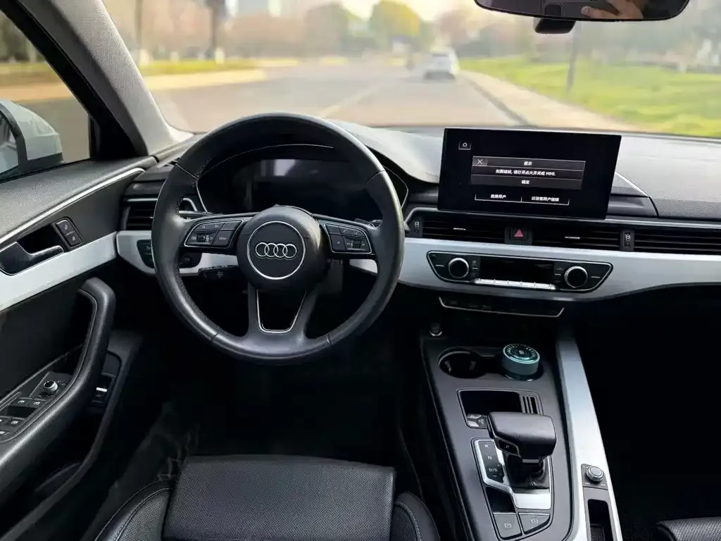 Audi A4L 2022 из CN, фото 4
