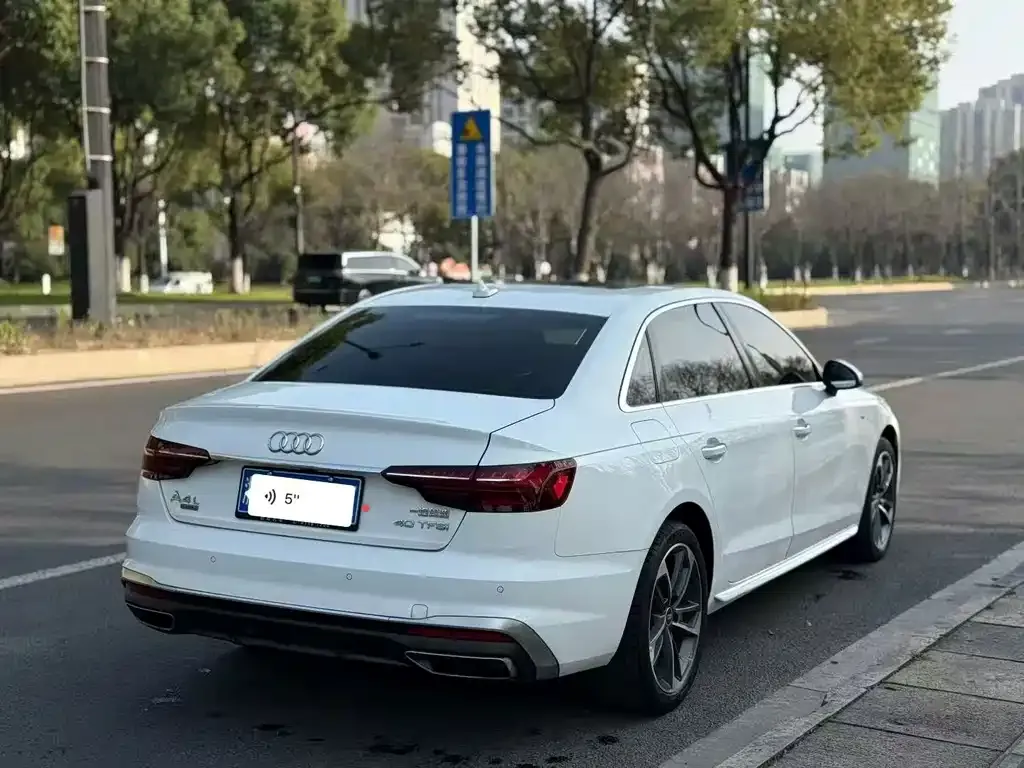 Audi A4L 2022 из CN, фото 5