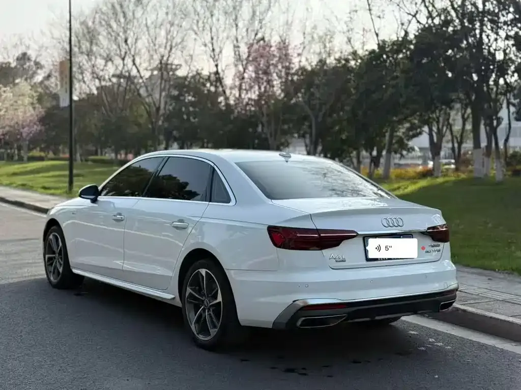 Audi A4L 2022 из CN, фото 6