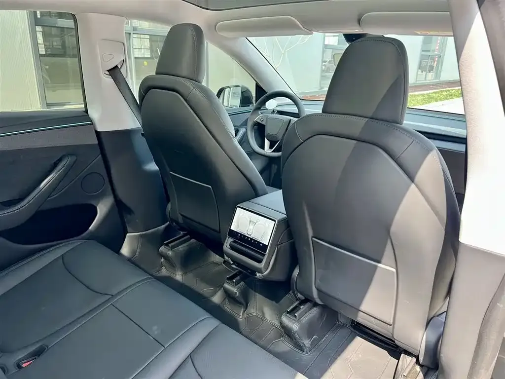Tesla Model Y 2025 из CN, фото 4