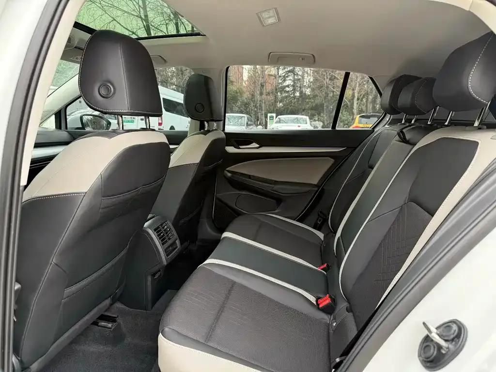 Volkswagen Golf 2021 из CN, фото 7