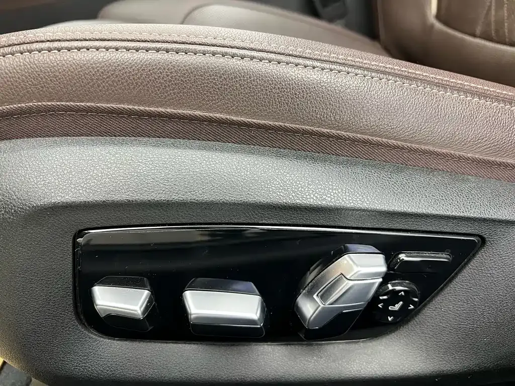 BMW 5 Series 2022 из CN, фото 10
