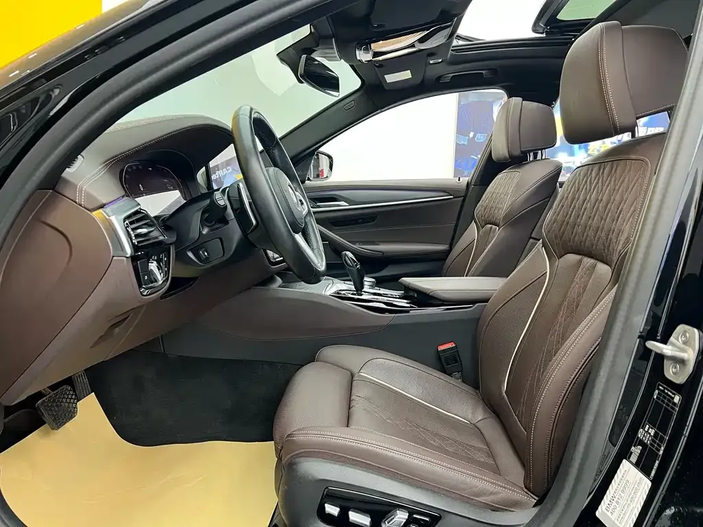 BMW 5 Series 2022 из CN, фото 2