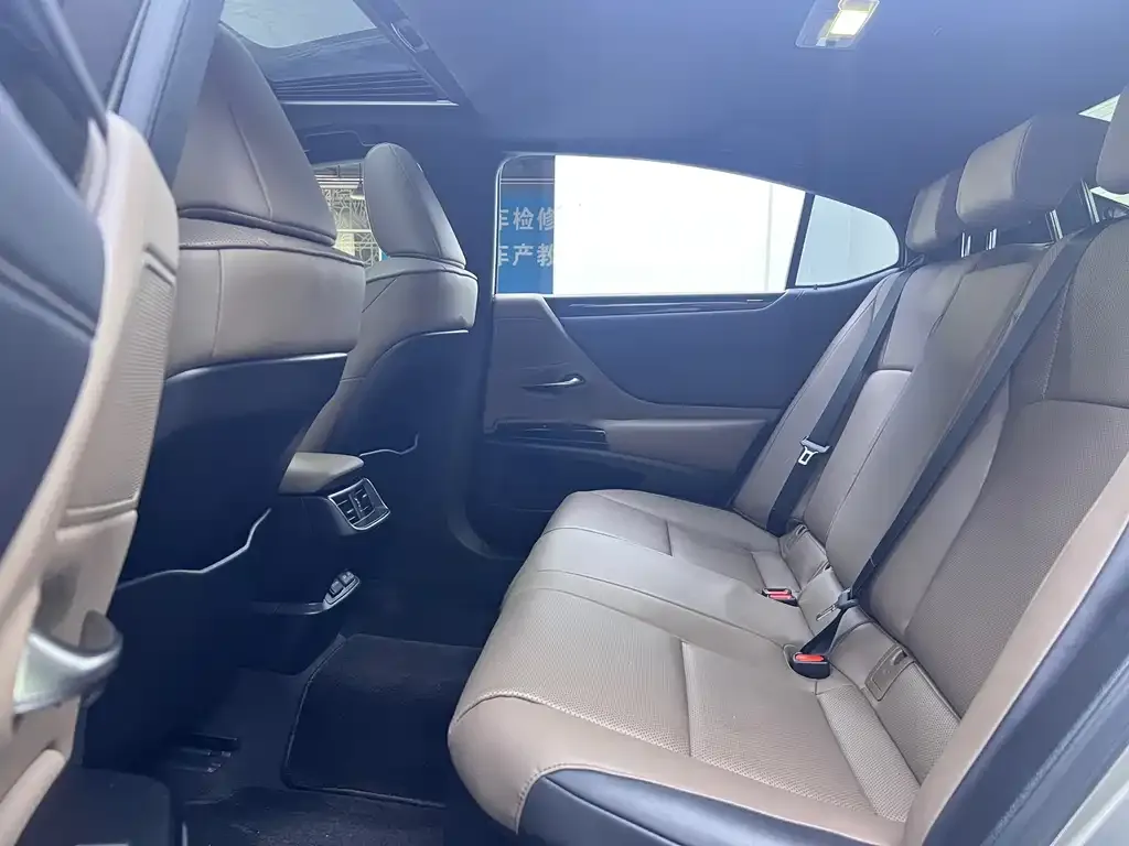 Lexus ES 2023 из CN, фото 10
