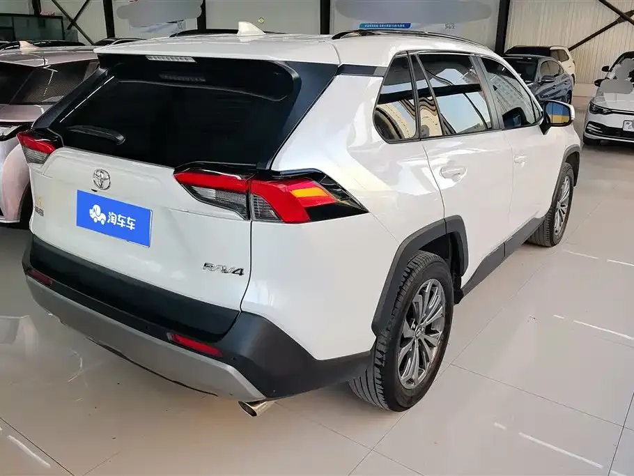 Toyota RAV4 2023 из CN, фото 2