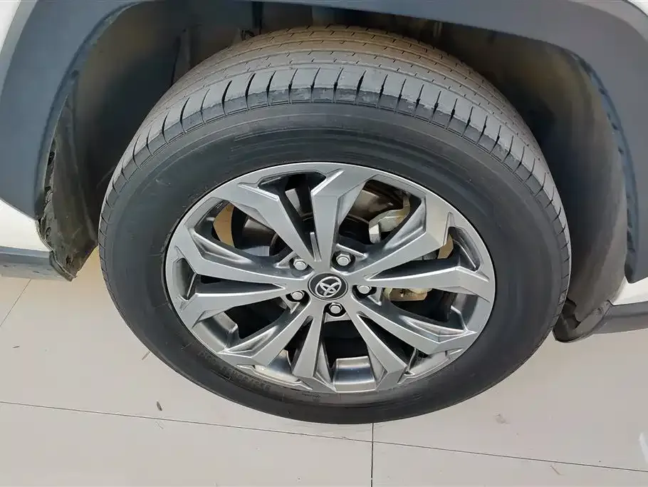 Toyota RAV4 2023 из CN, фото 8
