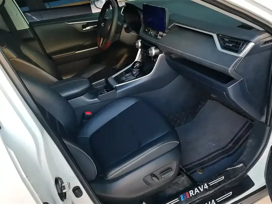 Toyota RAV4 2023 из CN, фото 7
