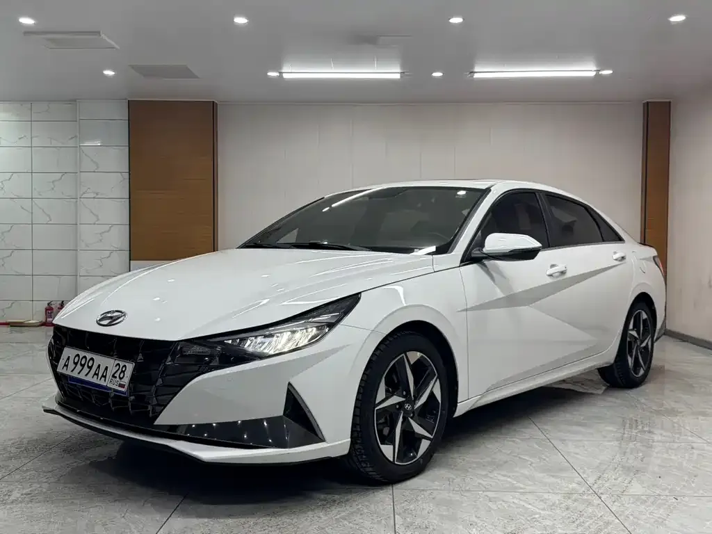 Hyundai Elantra — фото 1