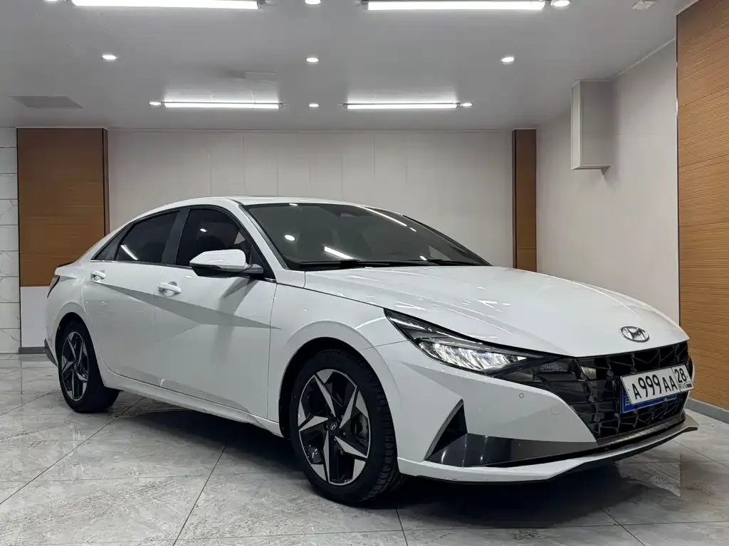 Hyundai Elantra — фото 3