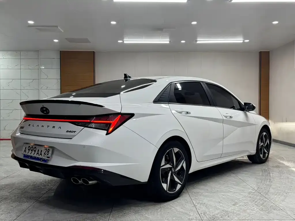 Hyundai Elantra — фото 5
