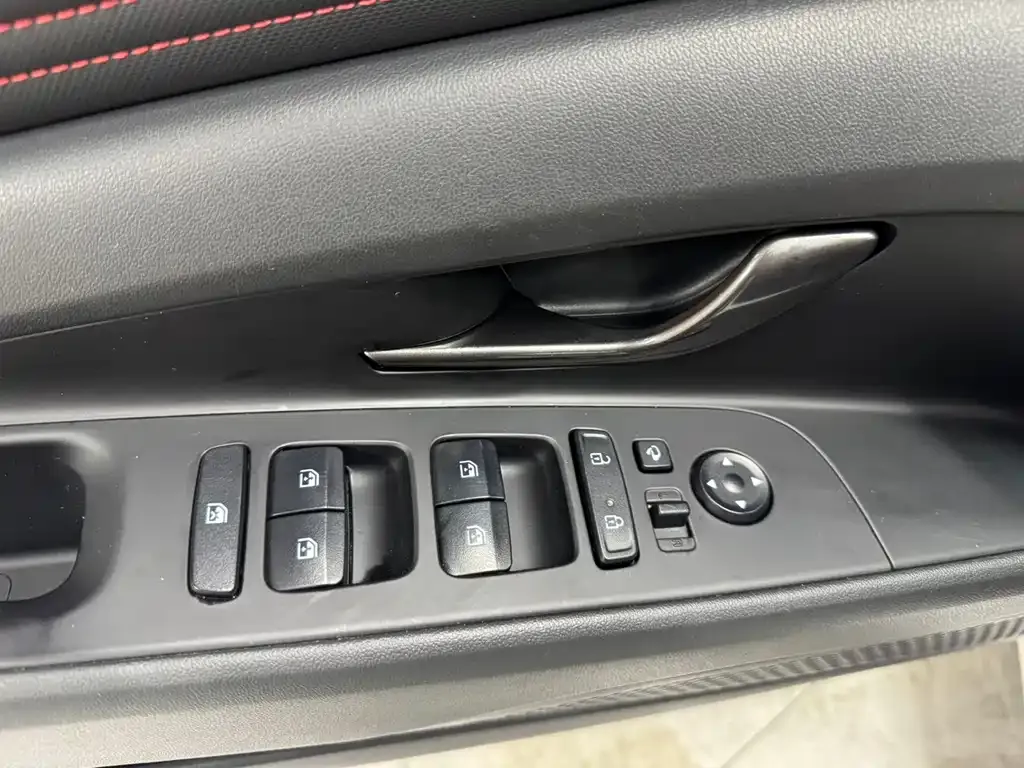 Hyundai Elantra — фото 9