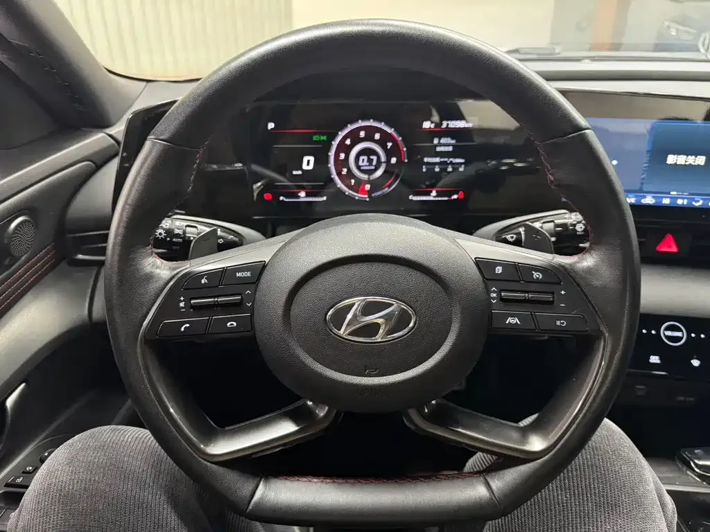 Hyundai Elantra — фото 8