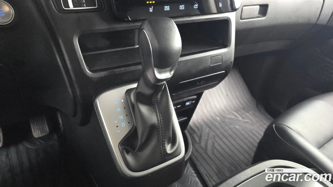 Hyundai Staria — фото 2