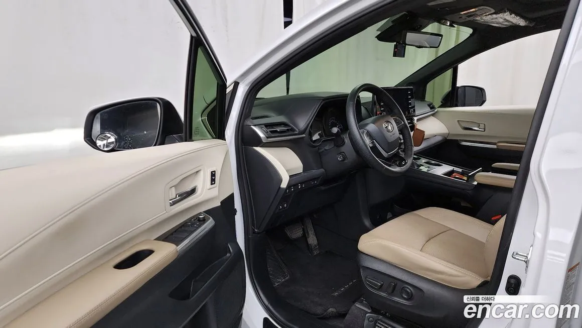 Toyota Sienna — фото 10