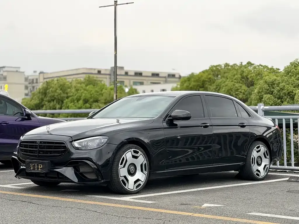 Mercedes-Benz E-Class — фото 1