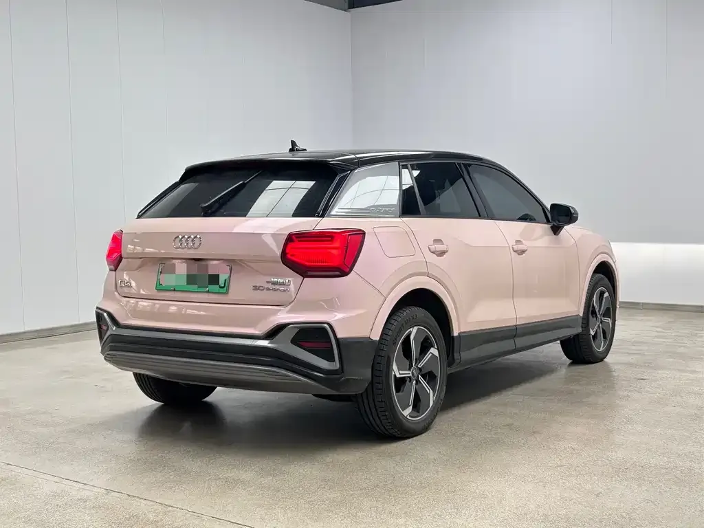 Audi Q2L e-tron — фото 3
