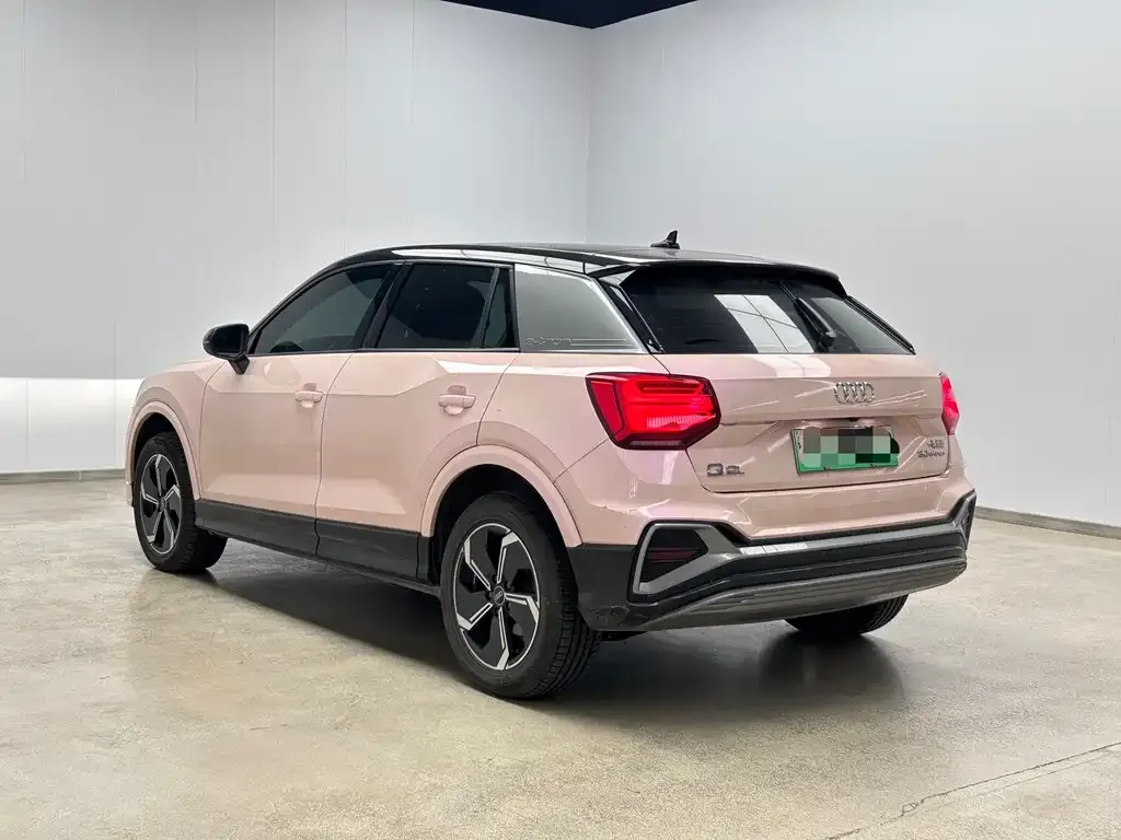 Audi Q2L e-tron — фото 2