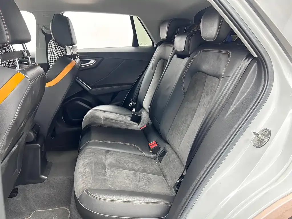 Audi Q2L e-tron — фото 10