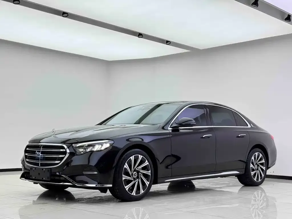 Mercedes-Benz E-Class — фото 1
