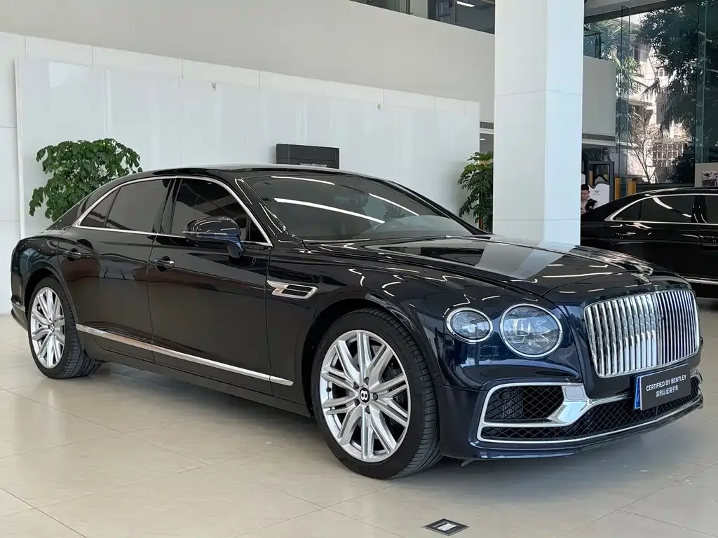 Bentley Flying Spur — фото 6