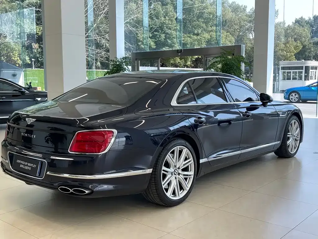 Bentley Flying Spur — фото 8