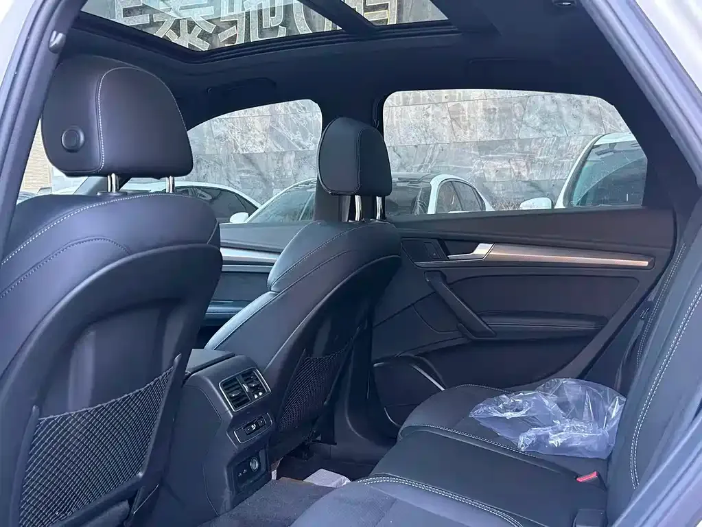 Audi Q5L Sportback 2022 из CN, фото 2