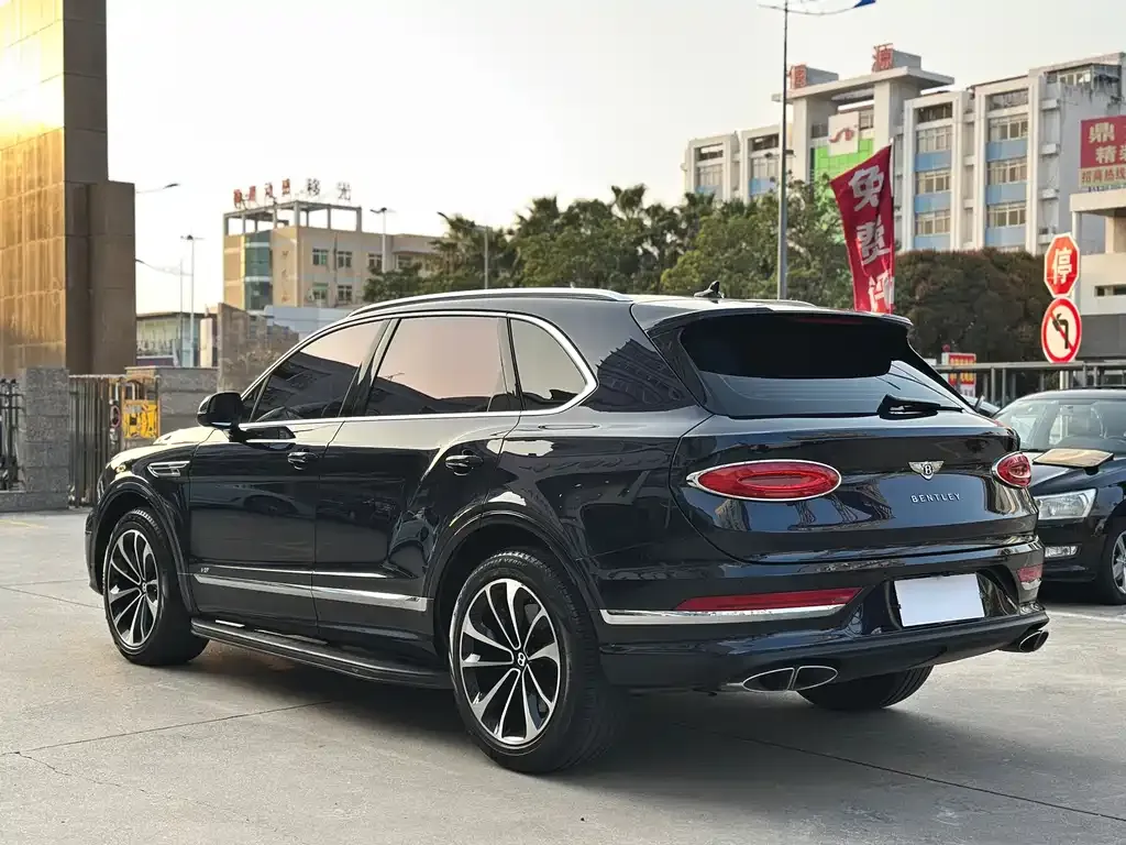 Bentley Bentayga — фото 10