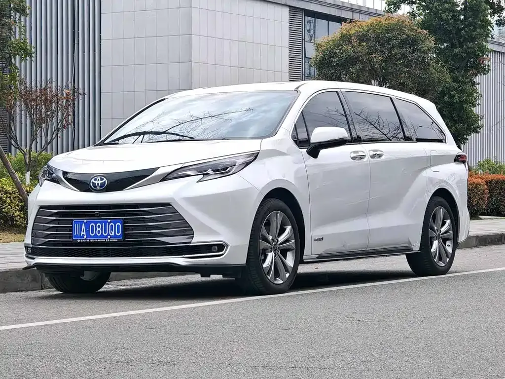 Toyota Sienna 2023 из CN, фото 1