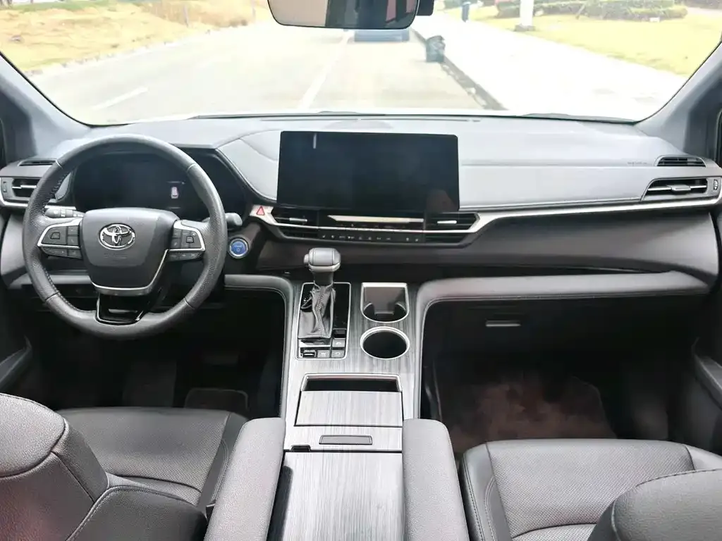 Toyota Sienna 2023 из CN, фото 3