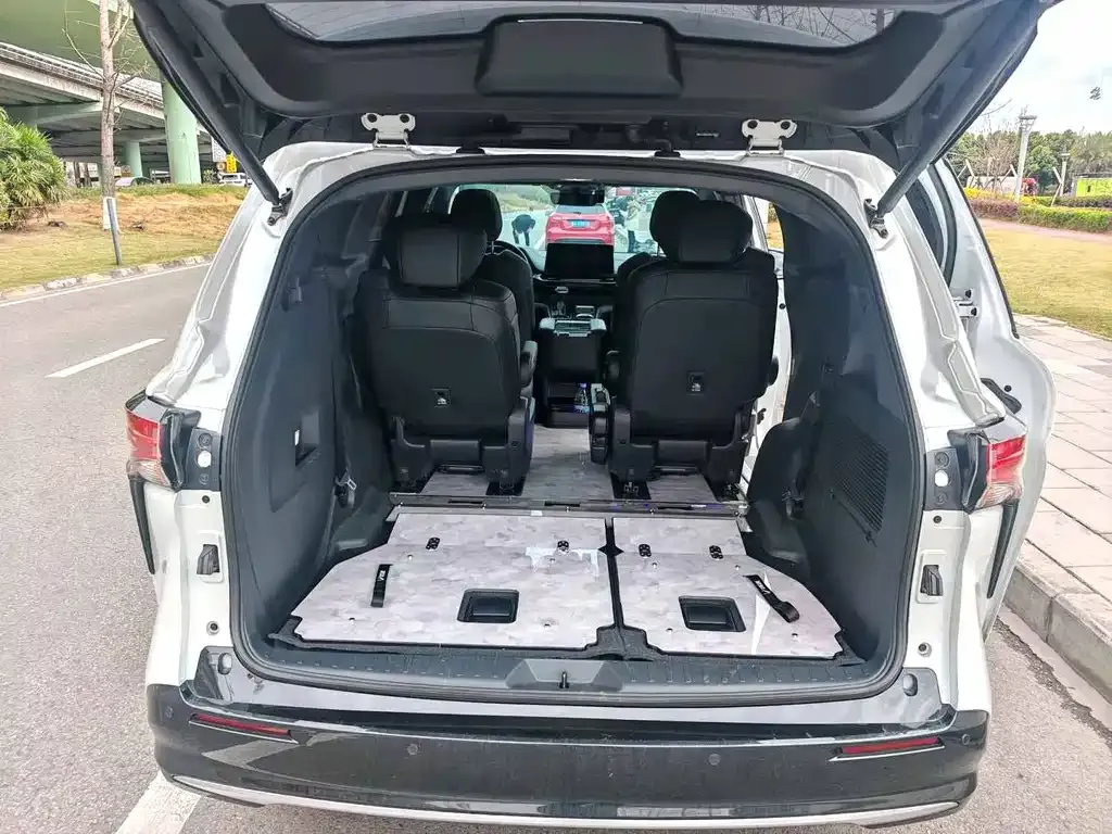 Toyota Sienna 2023 из CN, фото 5