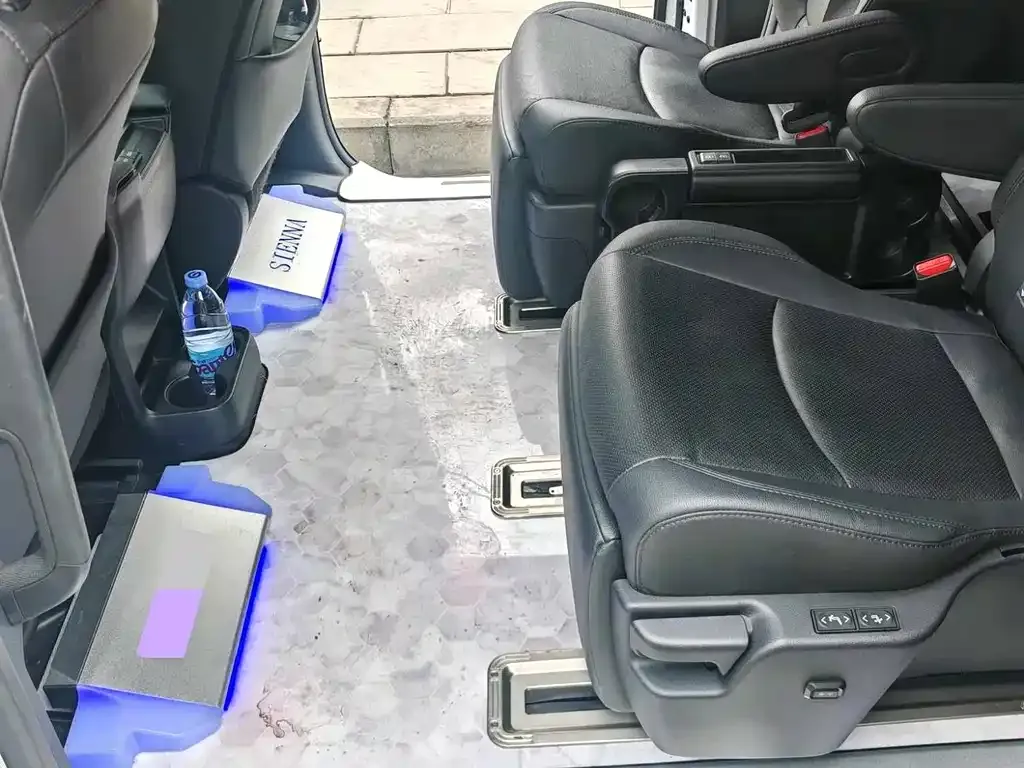Toyota Sienna 2023 из CN, фото 10