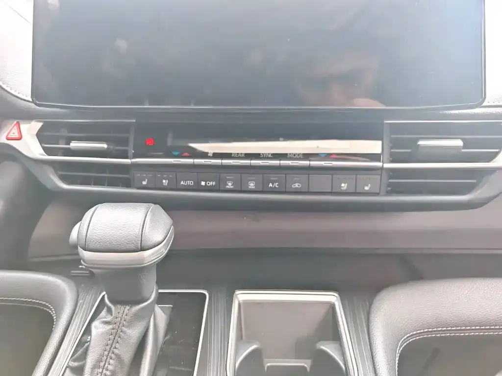 Toyota Sienna 2023 из CN, фото 2