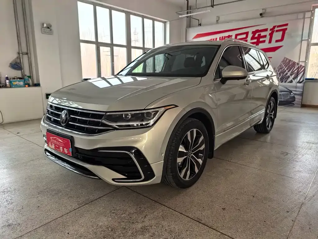 Volkswagen Tiguan L — фото 1