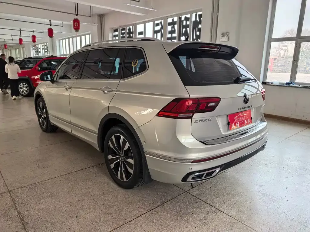 Volkswagen Tiguan L — фото 3