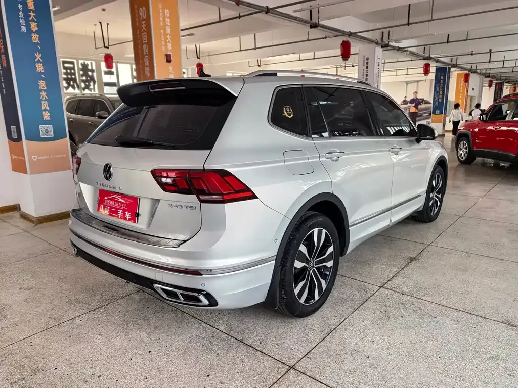 Volkswagen Tiguan L — фото 8