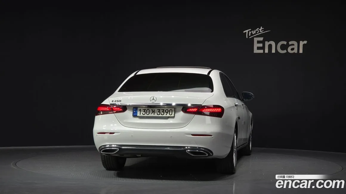 Mercedes-Benz E-Class — фото 10