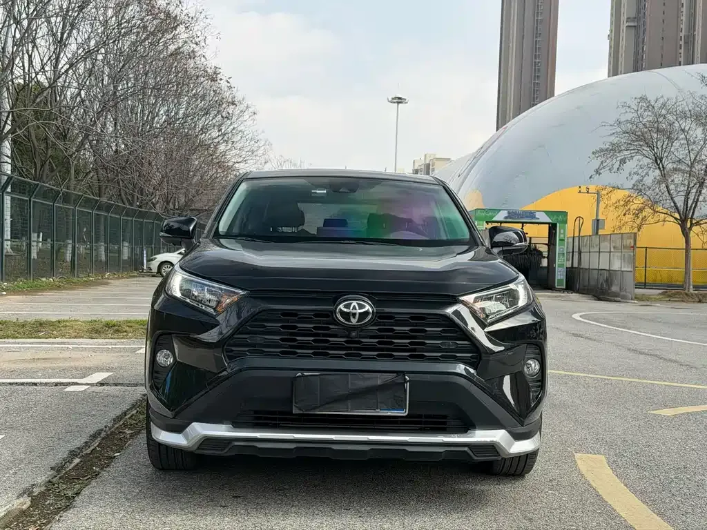 Toyota RAV4 — фото 9