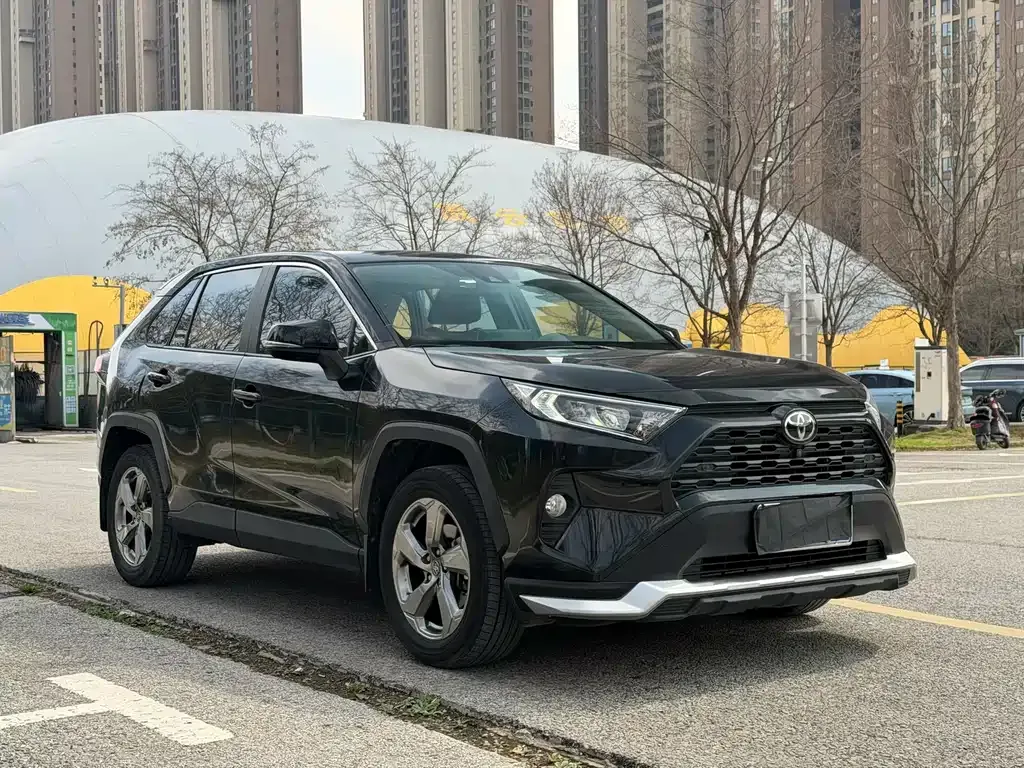 Toyota RAV4 — фото 7