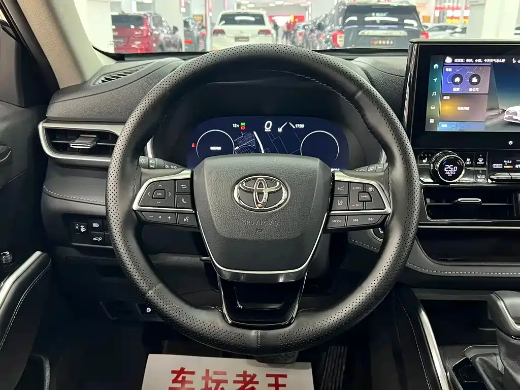 Toyota Highlander — фото 9