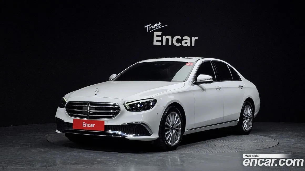 Mercedes-Benz E-Class — фото 1