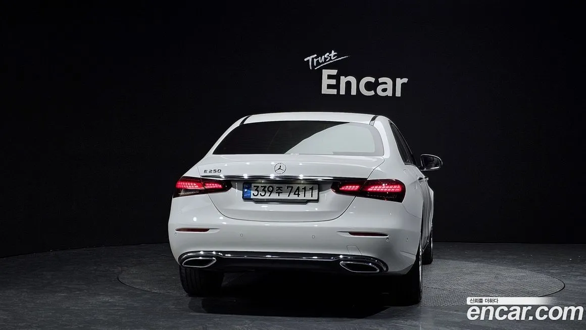 Mercedes-Benz E-Class — фото 10