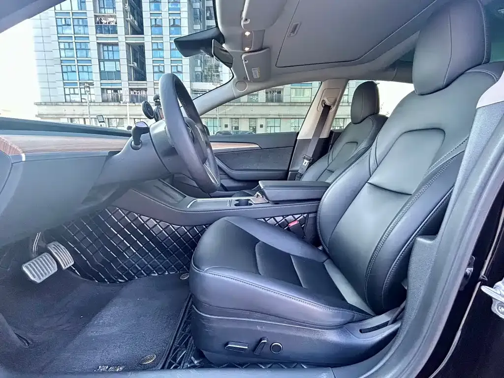 Tesla Model 3 — фото 9