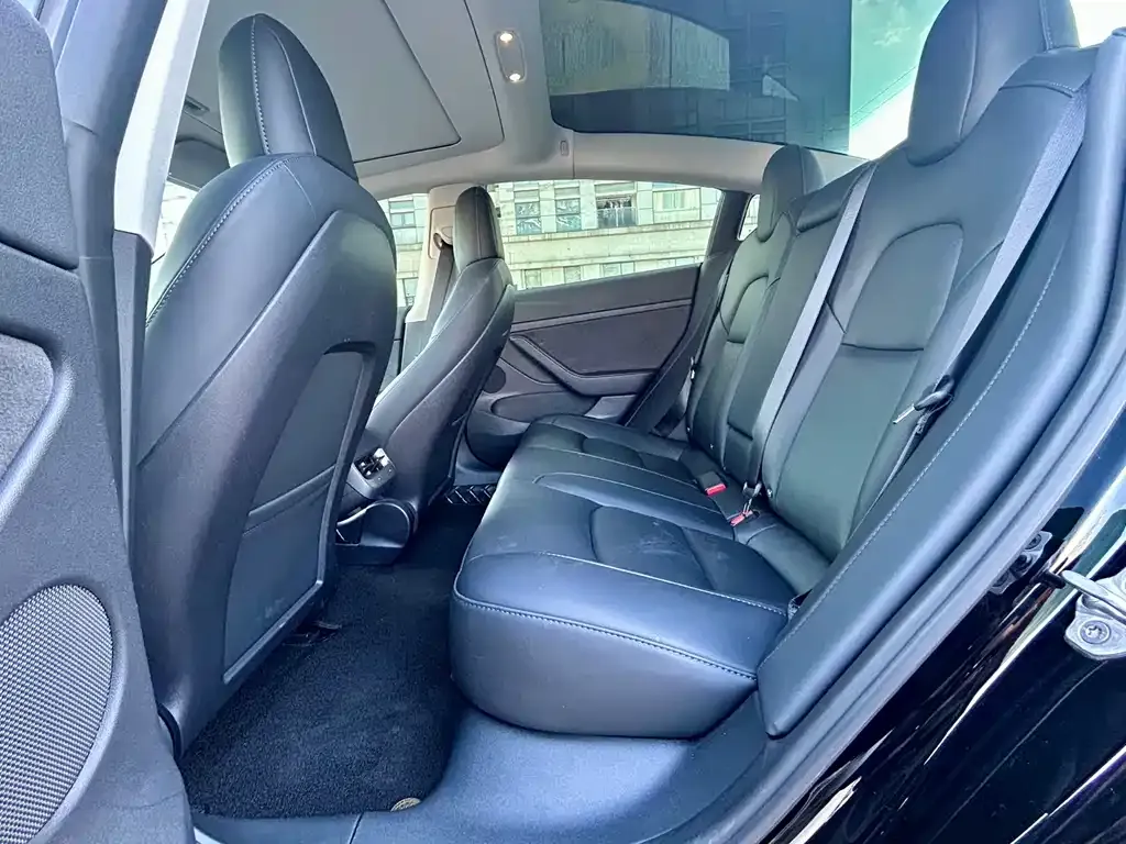 Tesla Model 3 — фото 8