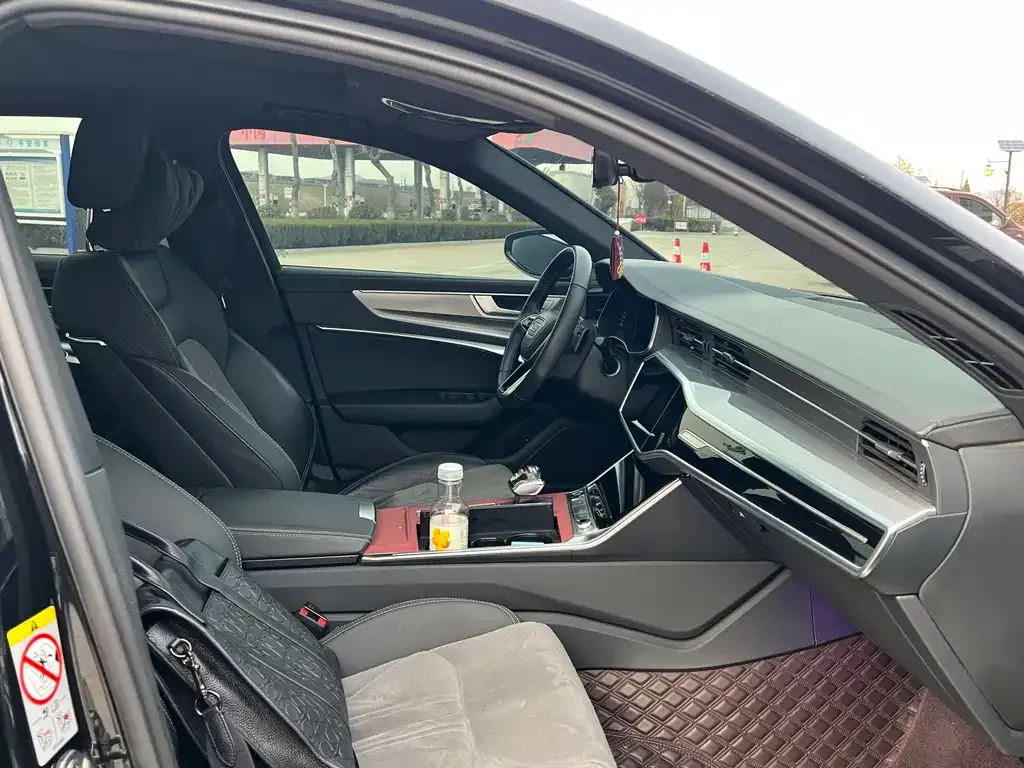 Audi A6L 2024 из CN, фото 10