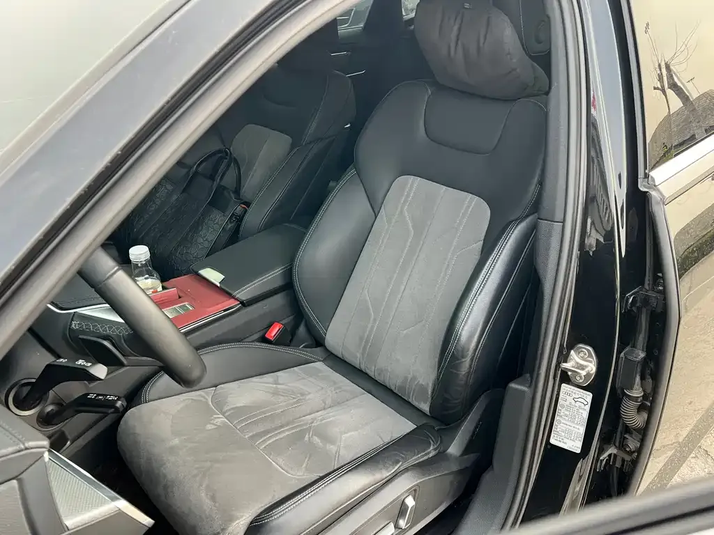 Audi A6L 2024 из CN, фото 2