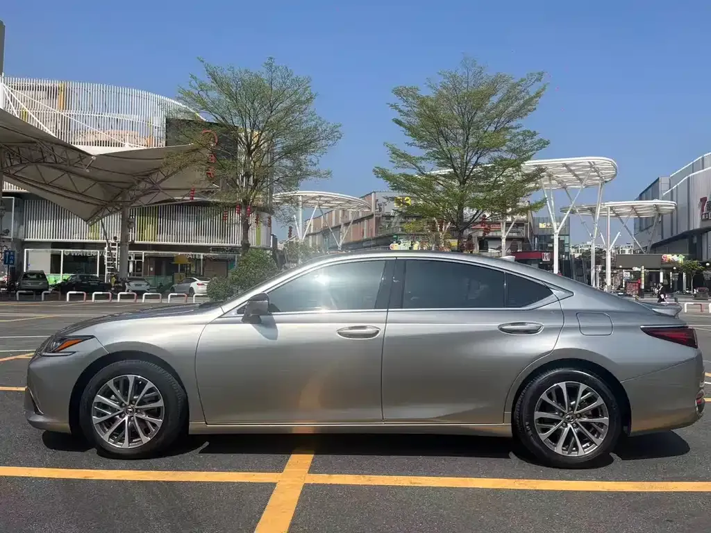 Lexus ES 2023 из CN, фото 2