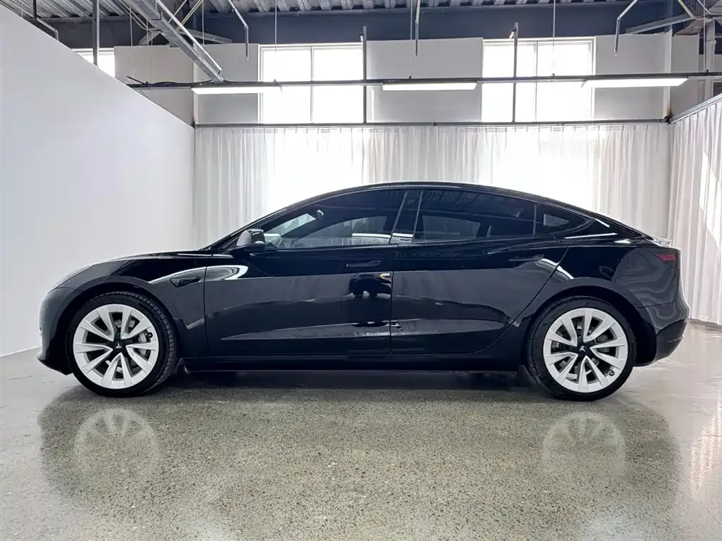 Tesla Model 3 — фото 10