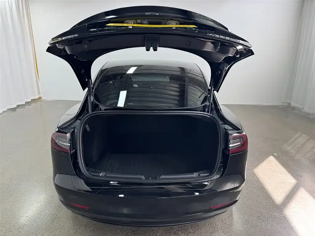 Tesla Model 3 — фото 7